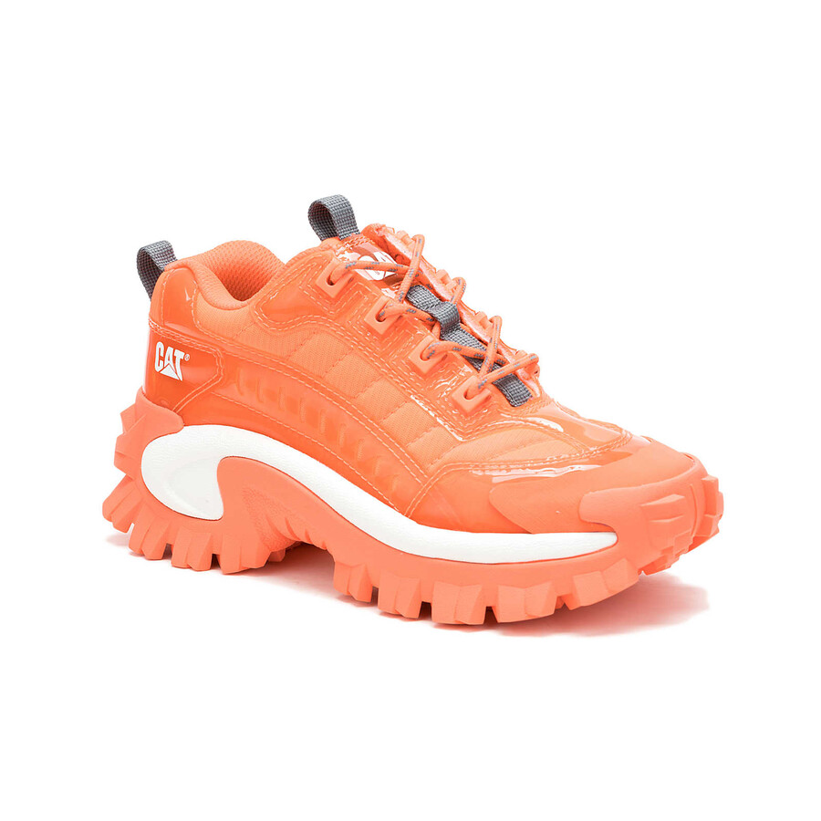 indringer ontsteek sneaker