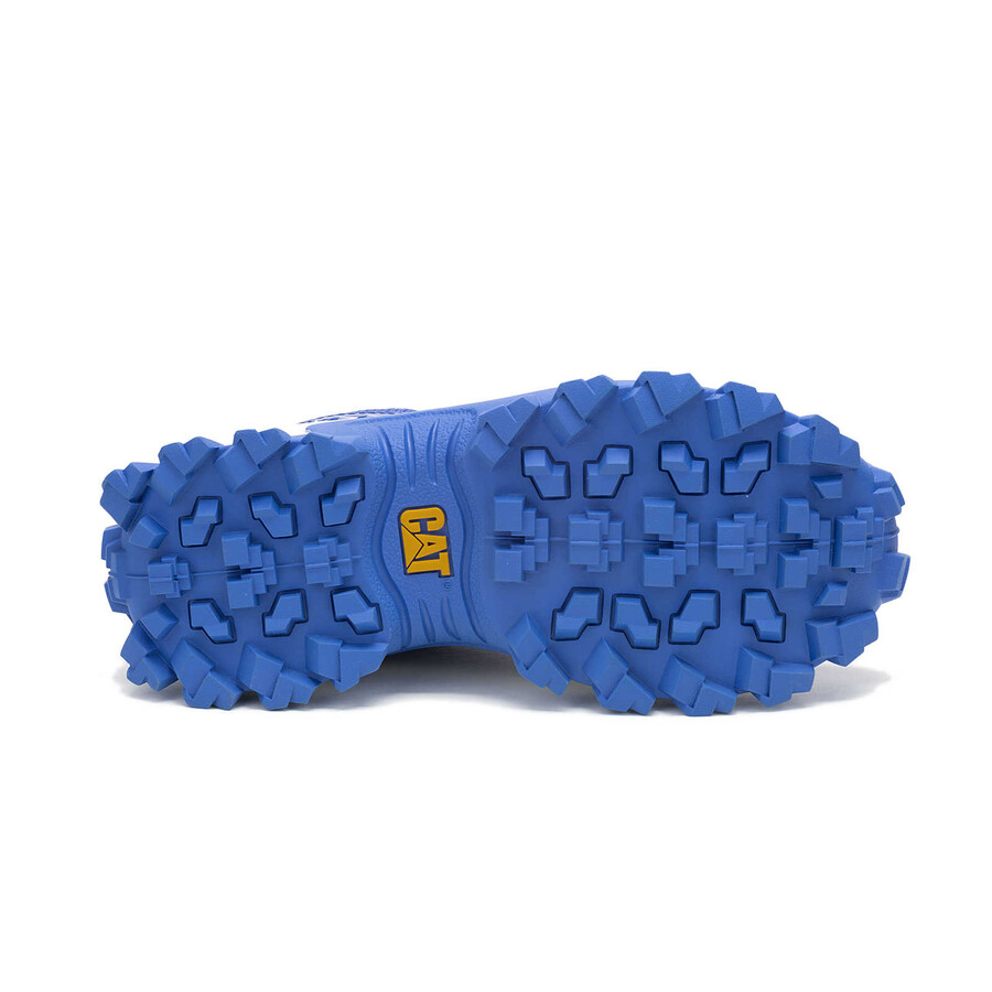 indringer ontsteek sneaker