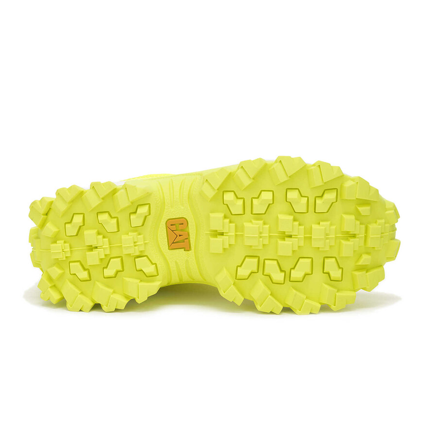 indringer ontsteek sneaker